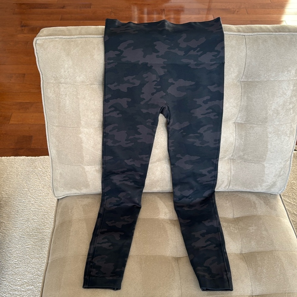 Small Spanx camo legging.